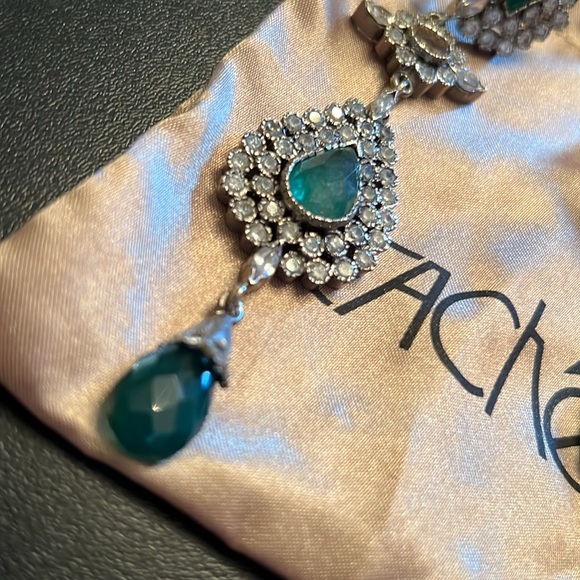 Vintage Cache Statement Earrings - Picture 2 of 3